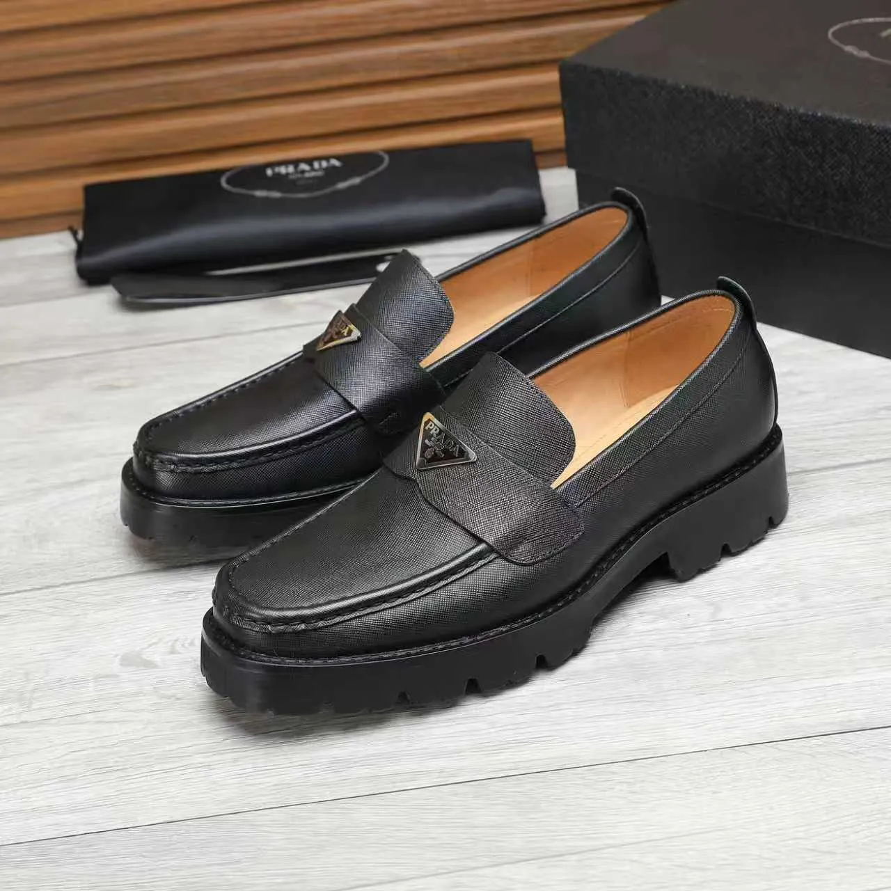Men's shoes 💰540 💰💰🎩🎩【Prada】Counter 1:1⬆️original reproduction, absolute quality🆗original outsole, high-quality imported rubber, wear-resistant and non-slip, never degummed, upper material: imported first-layer cowhide➕anti-slip foam outsole, official website material, inner material: water-dyed leather lining, 6 colors available! Code number 38-45